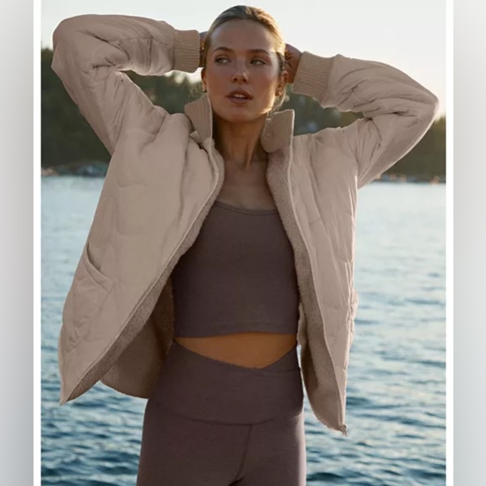 NWT Beyond Yoga 2-Way Quilted Jacket Women’s in Oat Latte Reversible Size M